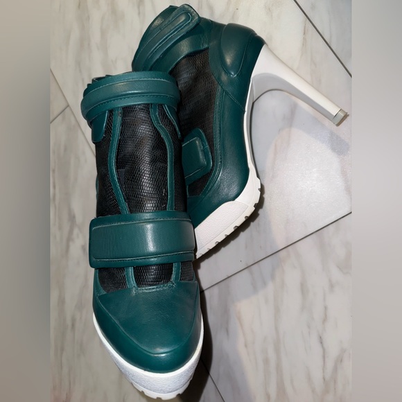 BCBG MAX AZRIA RUNWAY Powe Lug-sole Platform Ankle Day Boots Green Size 7 - Picture 5 of 6